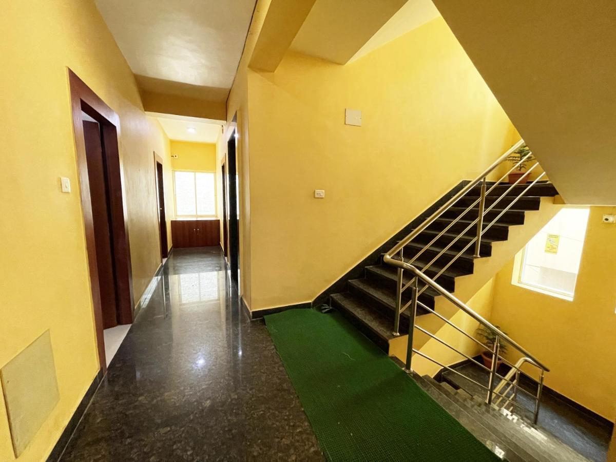 Hotel Golden Wave Puri Exteriör bild