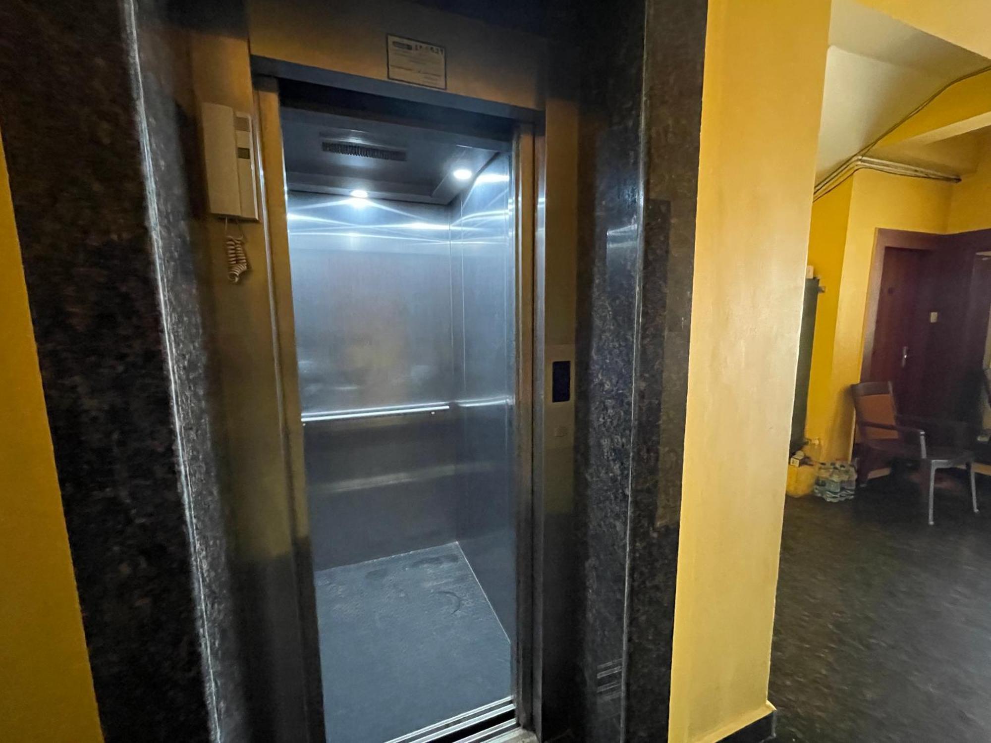 Hotel Golden Wave Puri Exteriör bild